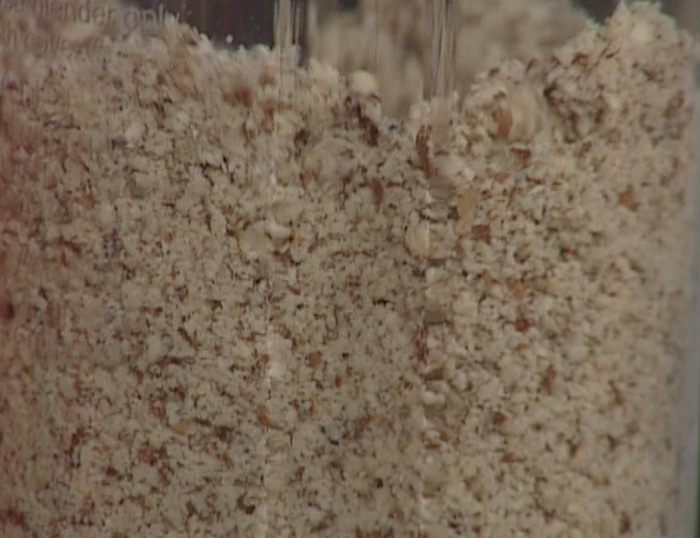 Ореховый торт со сливами