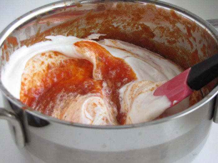 Томатно-сливочный дип с креветками