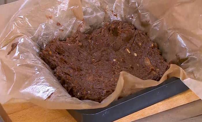 Шоколадный пирог с арахисом 