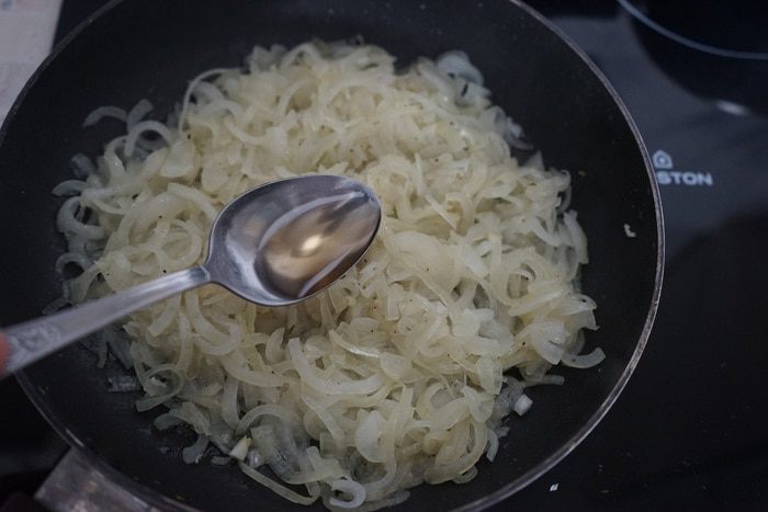 Галета с тыквой, карамелизированным луком и сыром