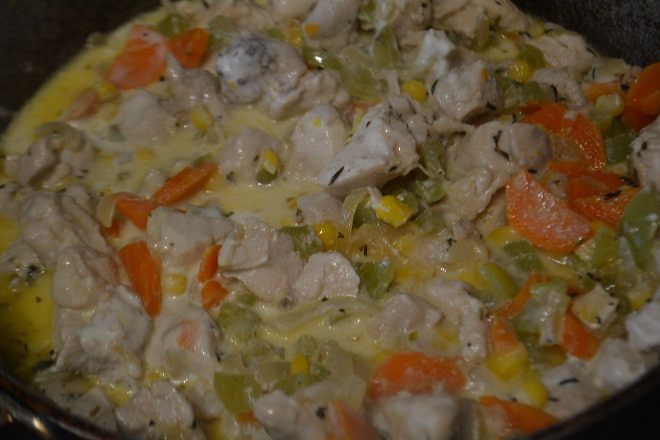 Куриная грудка с овощами в сливочном соусе