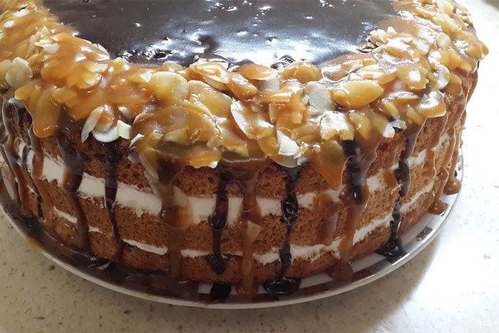 Торт с маскарпоне и соленой карамелью