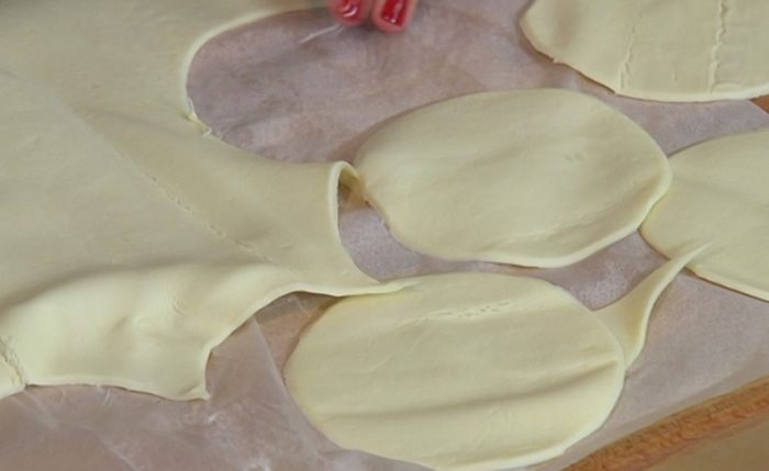 Конвертики с козьим сыром, каперсами и анчоусами 