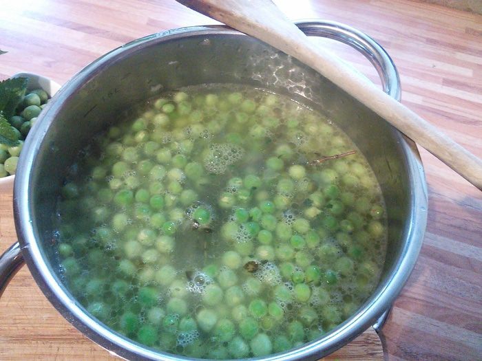 Крем-суп из свежего зеленого горошка