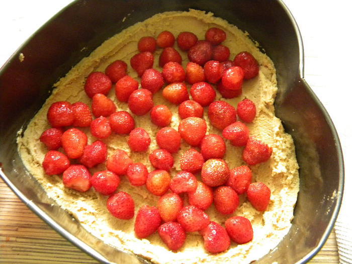 Тарт из печенья с нежной начинкой из клубники