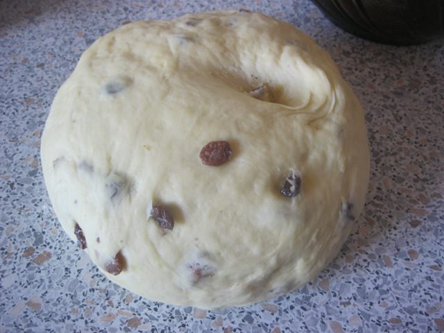 Сдобная булка с изюмом