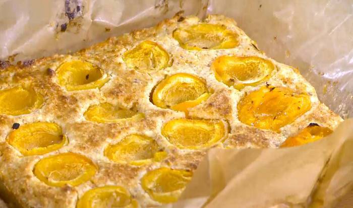 Миндально-творожный пирог с абрикосами 