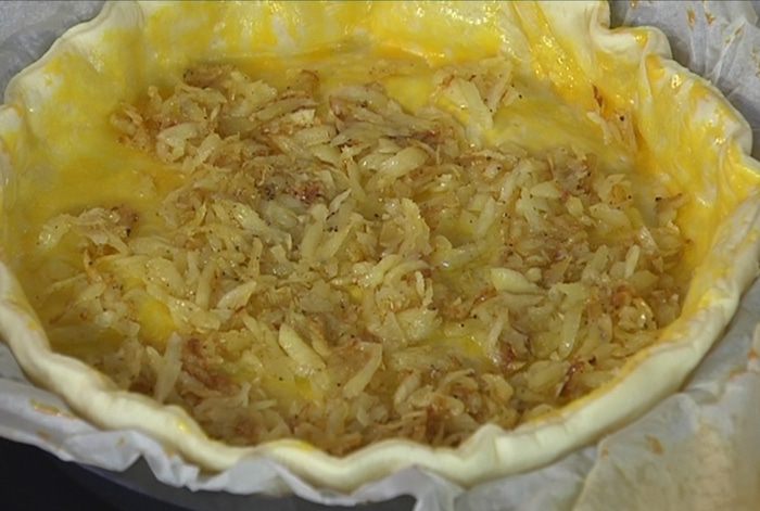 Яблочный пирог с пастернаком и голубым сыром 