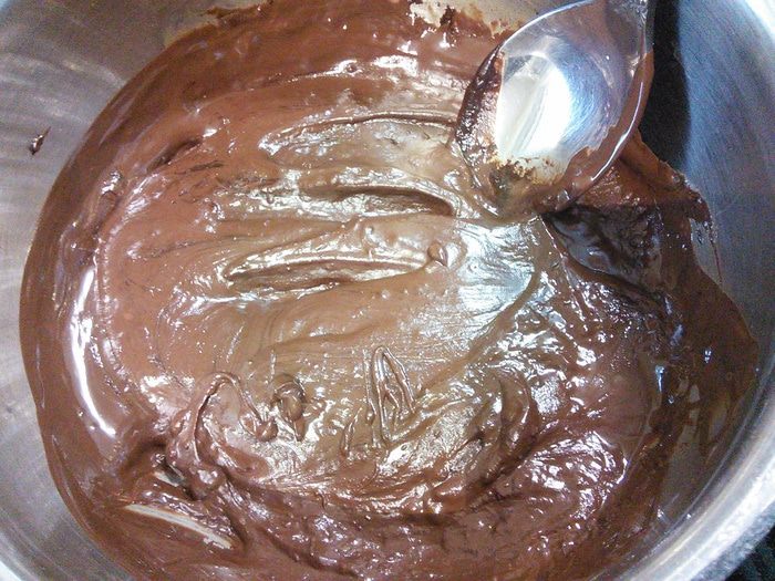 Миндально-шоколадный торт с вишнёвой глазурью 