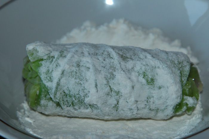 Капустные рулетики с куриным филе и брынзой