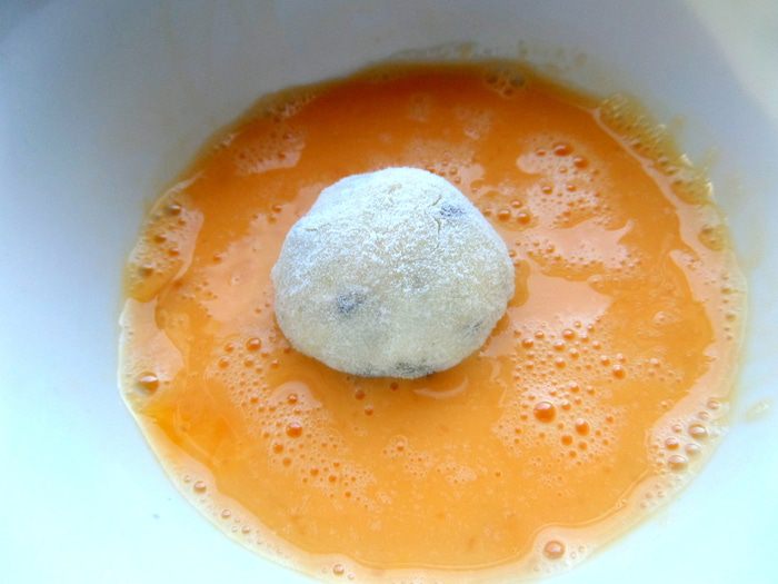 Сырная закуска-шарики в томатном соусе