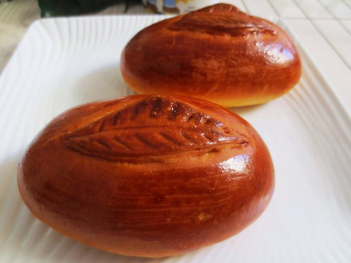 Пирожки с начинкой из картофельного пюре, лука и бекона