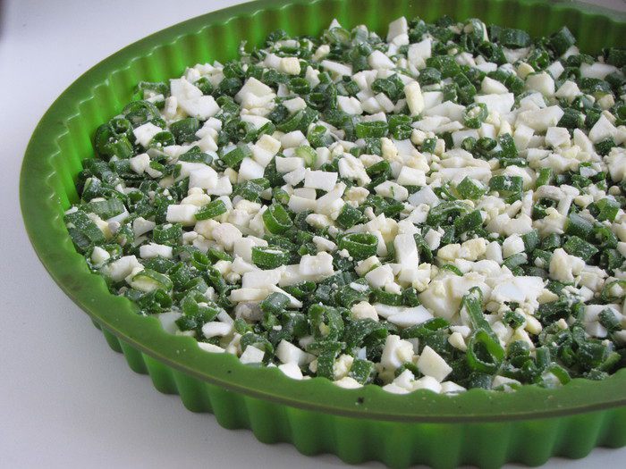 Нежный пирог с яйцами и зеленым луком