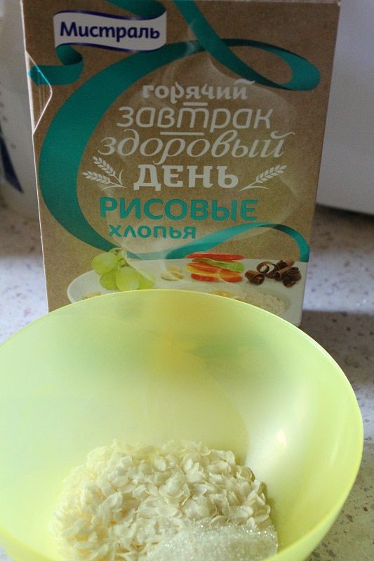 Каша из рисовых хлопьев с вишневым желе