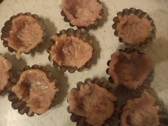 Кексы  из  куриного  филе  с  шампиньонами и сулугуни