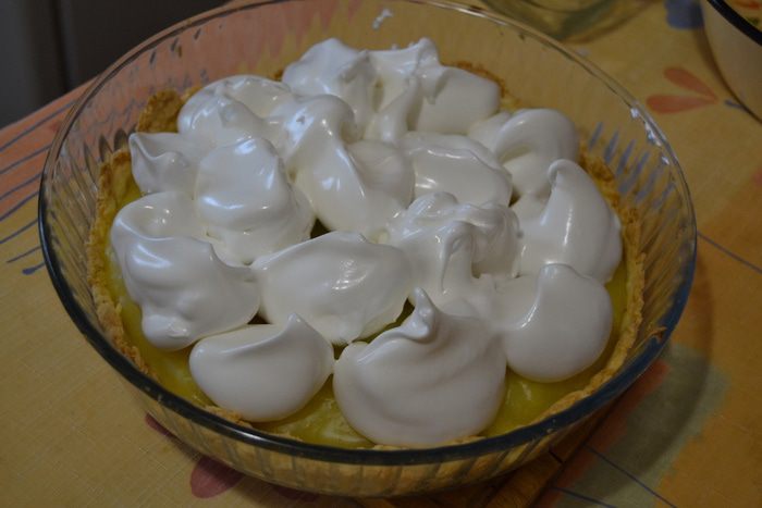 Лимонный пирог с меренгами