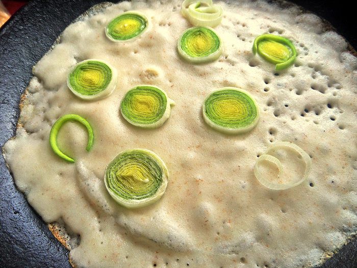 Блины с луковым припеком