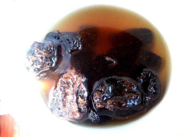 Пирог с капустой и черносливом