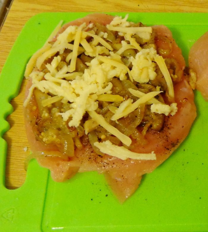 Куриное филе с грибами и баклажанами в сметанном соусе