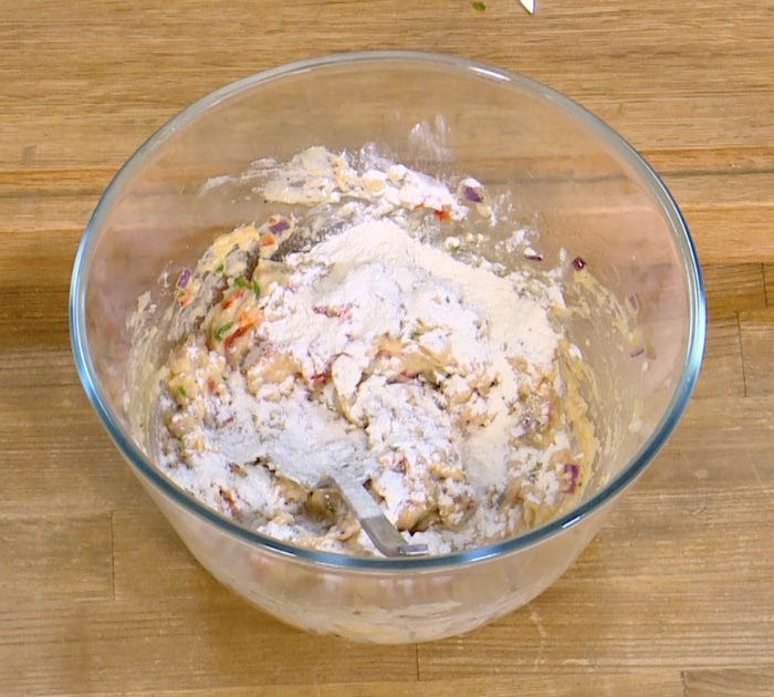 Котлетки из фасоли со сладким перцем и чили 