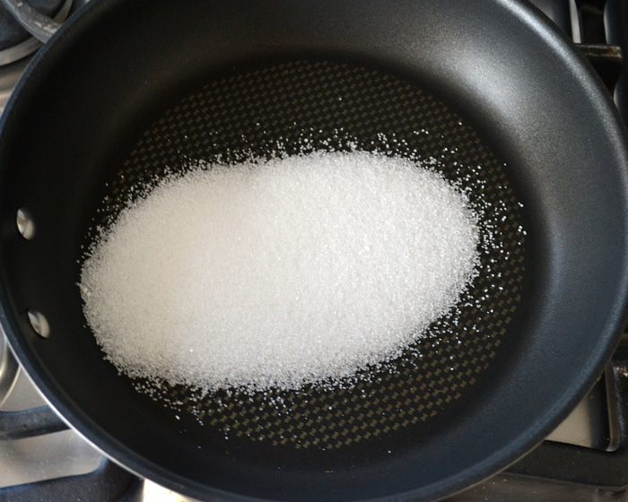 Блинный торт с бананами и шоколадным муссом