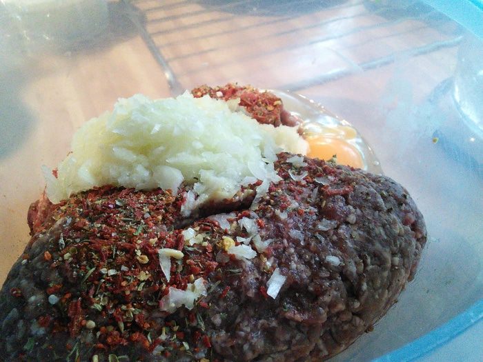 Тефтели в беконе с начинкой из моцареллы