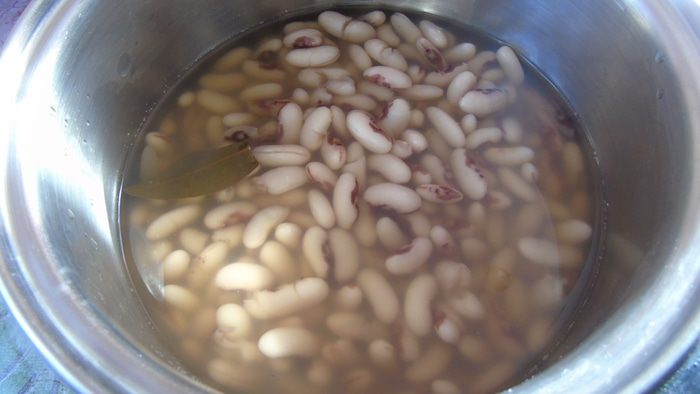 Салат с фасолью и черносливом