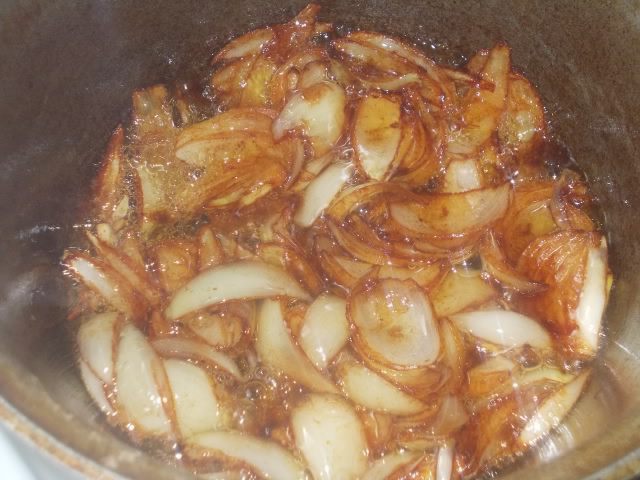Утиная грудка с винно-карамельным луком