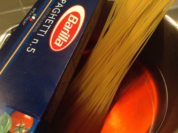 Спагетти со свекольным соусом