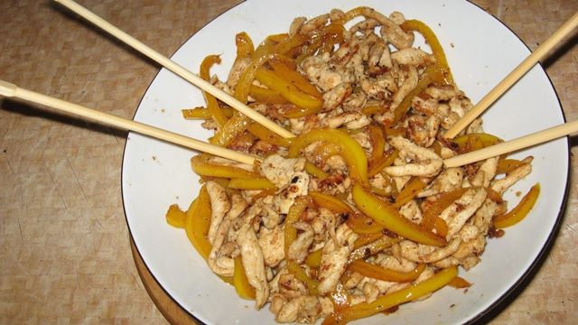Куриная грудка с паприкой по-тайски