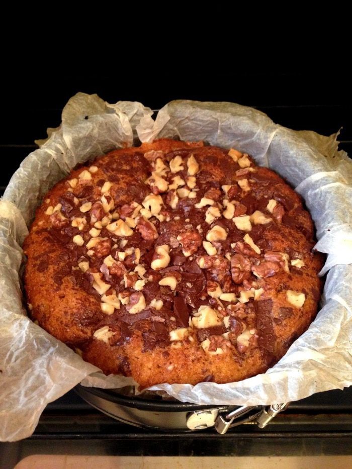 Тыквенный пирог с орехами, шоколадом и соленой карамелью