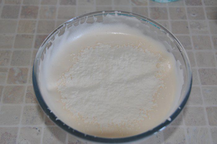 Шоколадный торт с кофейным кремом и хрустящими конфетками 