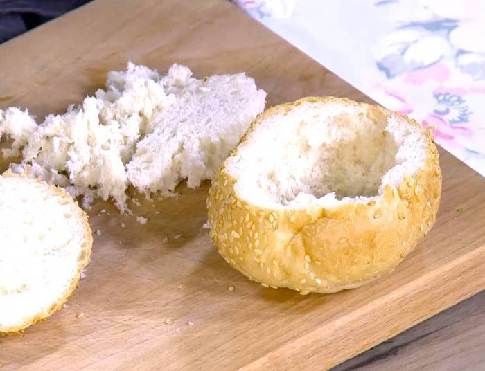 Яйца с семгой, запеченные в корзинках 