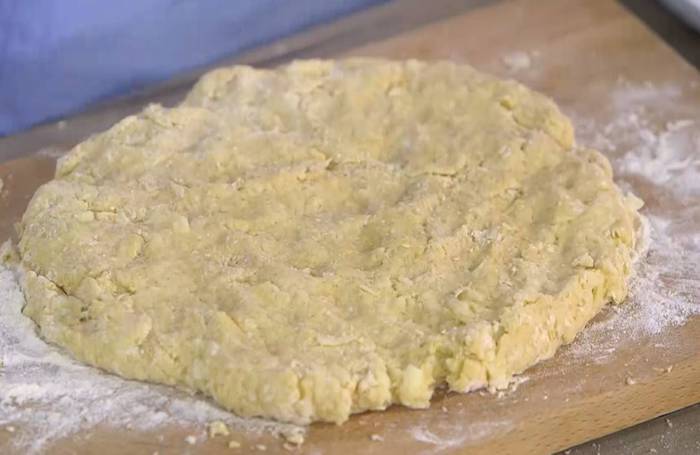 Сконы с чеддером и горчицей 