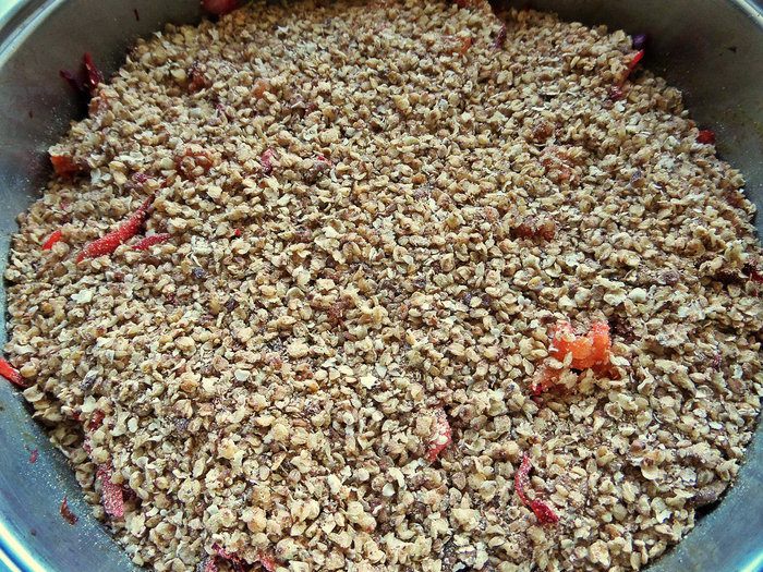 Куриная печень с овощами и гречкой