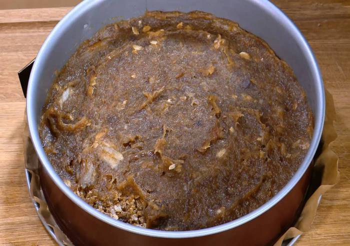 Сладкий цельнозерновой пирог с финиками 