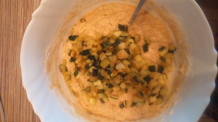Маффины с цукини, сыром и помидорами черри