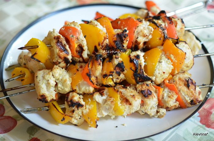Куриный шашлык, маринованный в йогурте
