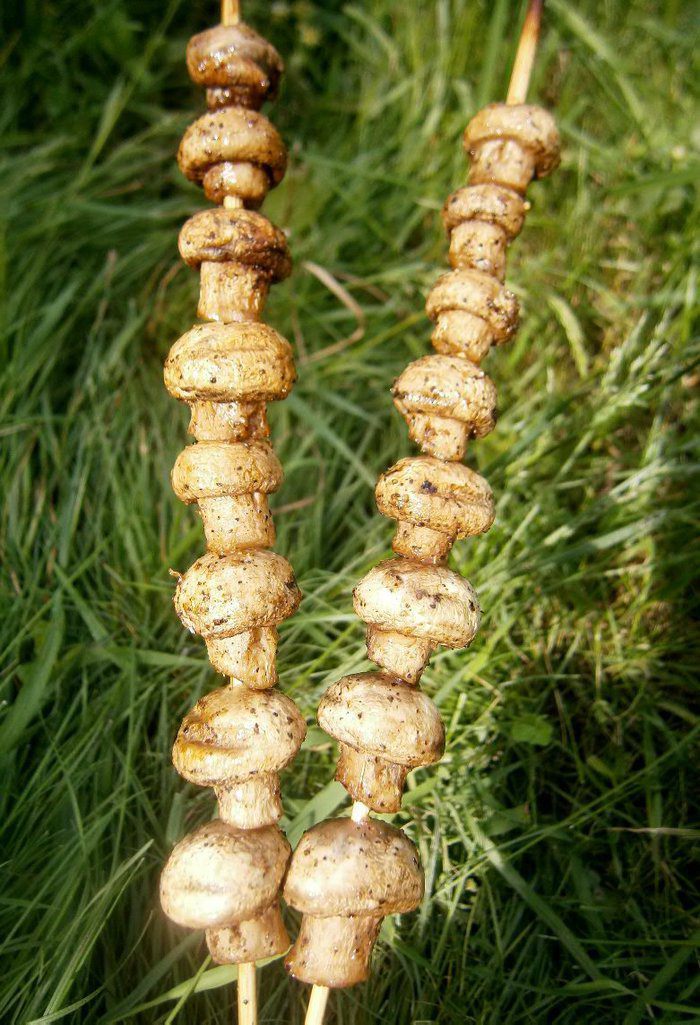 Овощной салат с заправкой из грецких орехов