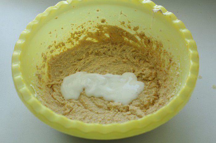 Кукурузный пирог со сливой