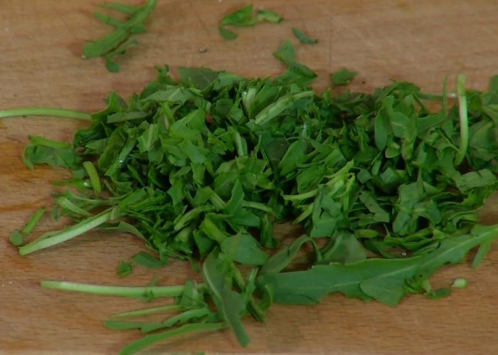 Открытый пирог с цукини и козьим сыром 