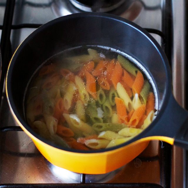 Пенне с курицей в сливочно-грибном соусе