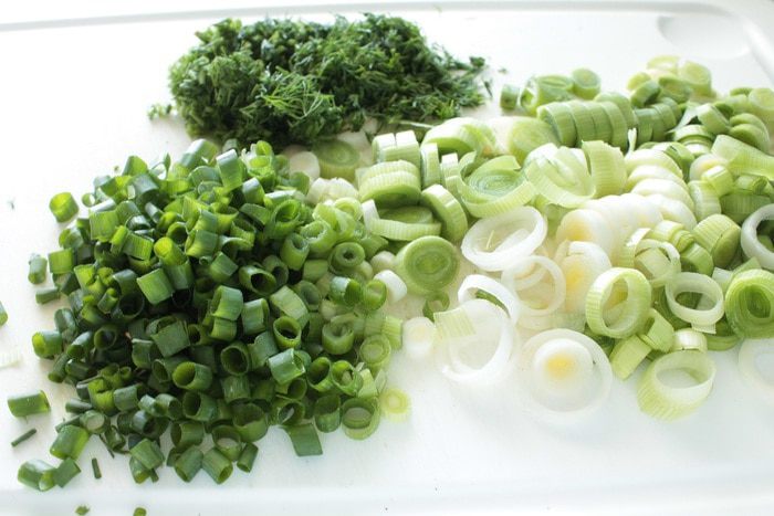 Насыпной пирог с творогом и зеленью