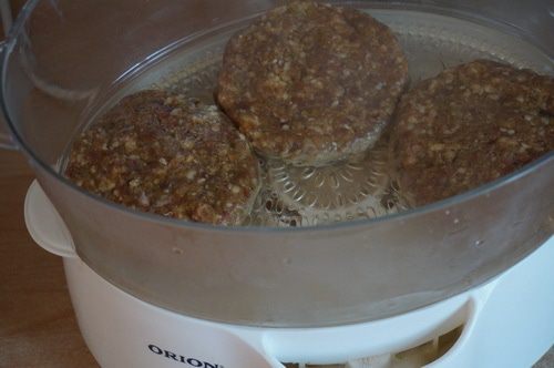 Бургер с ананасом и соусом терияки