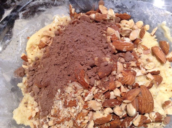 Бискотти с вишней и миндалем