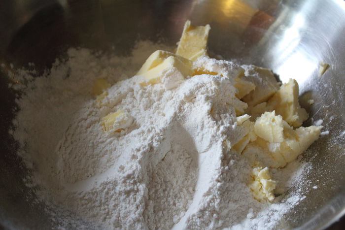 Тарт с миндальным кремом и мариноваными грушами «Мечта»