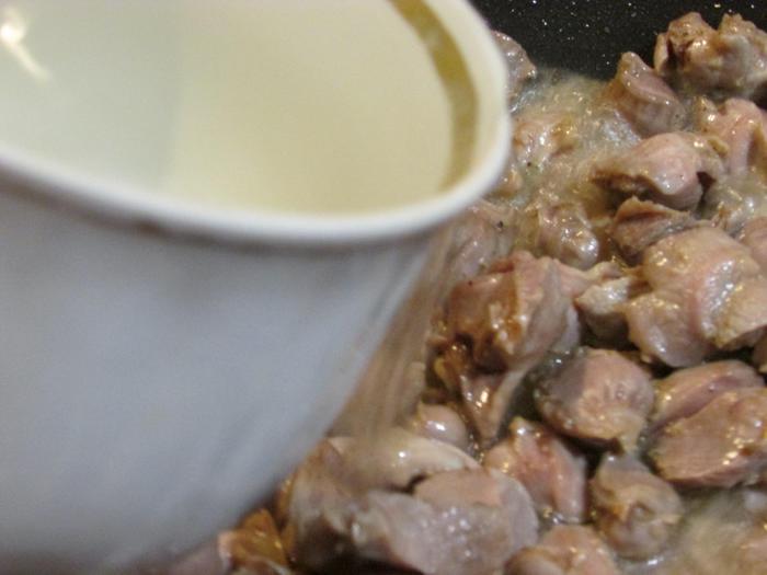 Куриные желудки с овощами