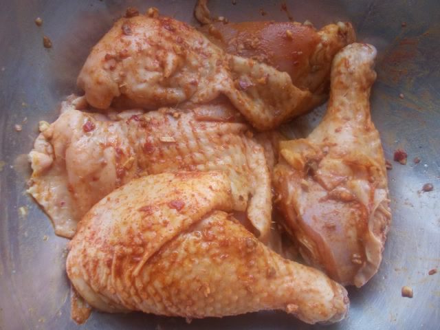 Курица с чесноком и паприкой в сливках