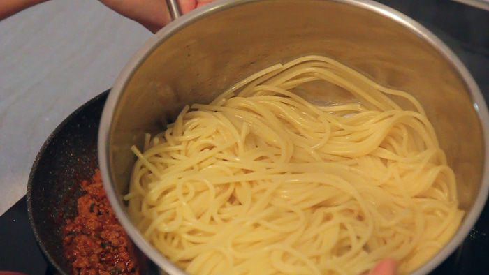 Спагетти под соусом а-ля болоньезе