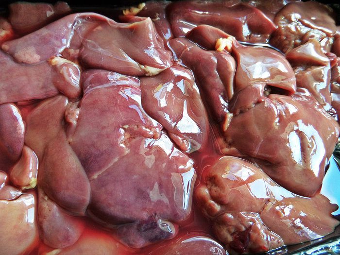 Куриная печень с овощами и гречкой